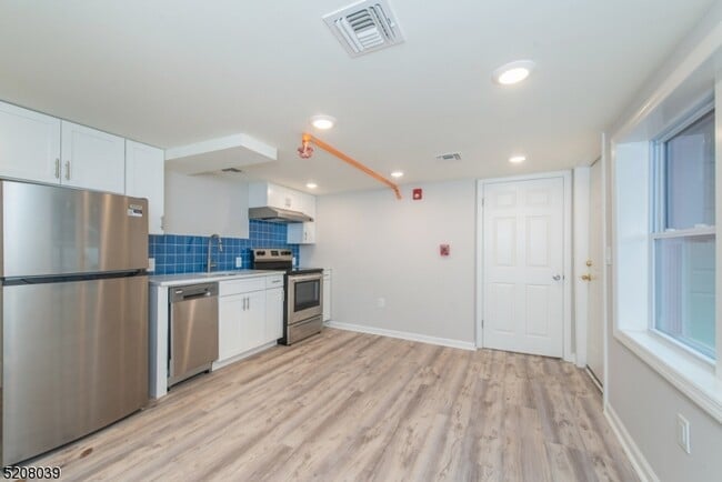 Photo - 161 Washington St