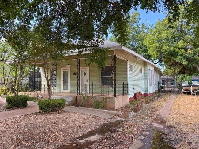 Photo - 1504 Austin St