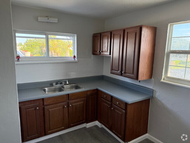 Building Photo - 2440 25th St N Unit Apt. A