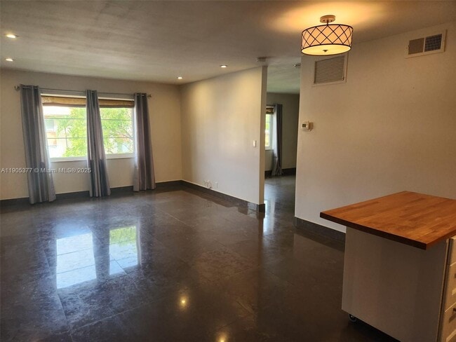 Photo - 124 NE 19th Ct Unit 206B