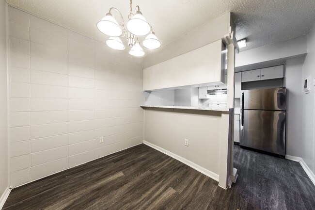 Photo - The Colony Apartments - Crestview