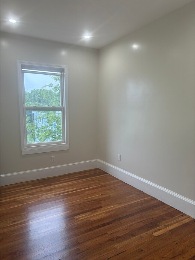 Photo - 124 Armandine St Unit 3rd Floor