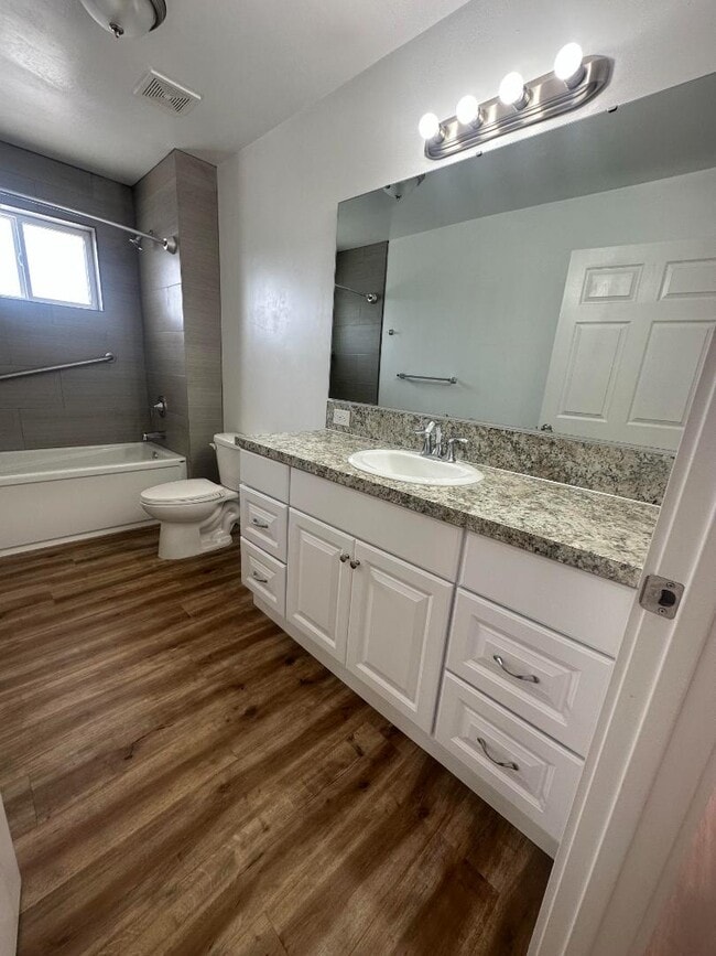 Photo - 1811 J St