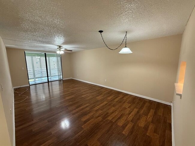Building Photo - 1820 N Lauderdale Ave Unit 3204