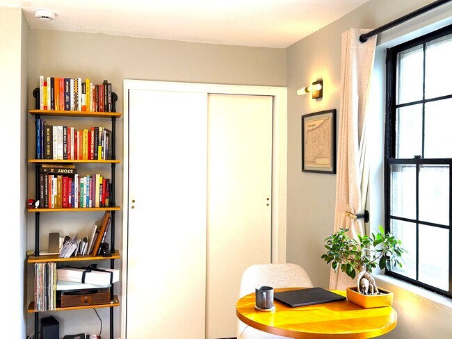 Photo - 1011 Montgomery Ave Unit R