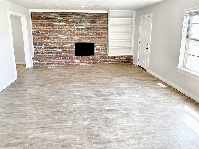 Photo - 11713 N Francis Ave