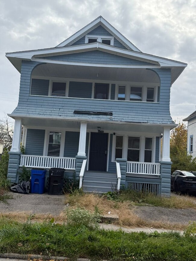 Building Photo - 12706 Parkhill Ave Unit Down