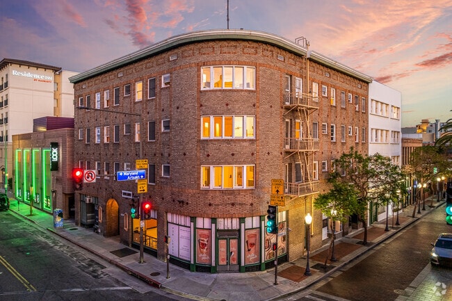 Building Photo - The Arts Rental