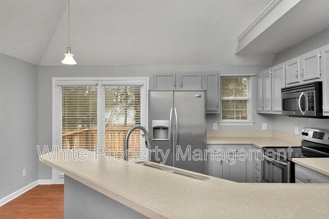 Photo - 1063 Stirrup Pl NW