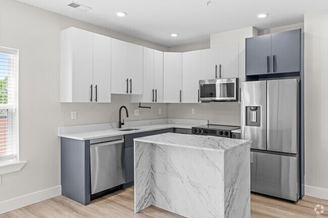 2BR, 1.5BA - 789SF - Kitchen - Evergreen Apartments