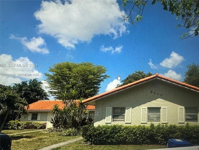 Building Photo - 9010 NW 38th Dr Unit 3