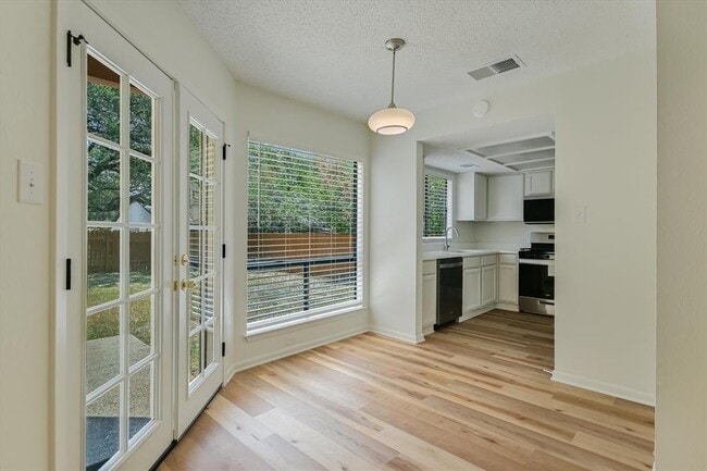 Photo - 6103 Hill Forest Dr