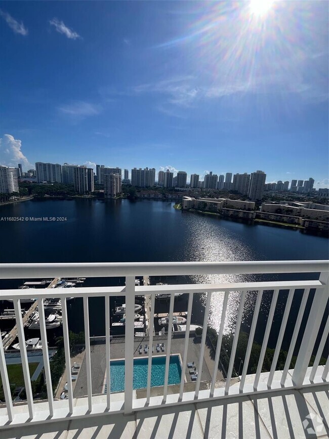 Building Photo - 18041 Biscayne Blvd Unit PH 04-4 Rental