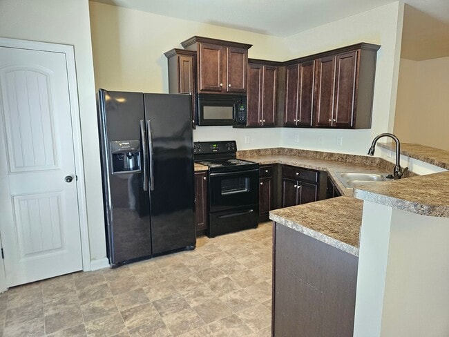 Photo - 649 Oakside Pl