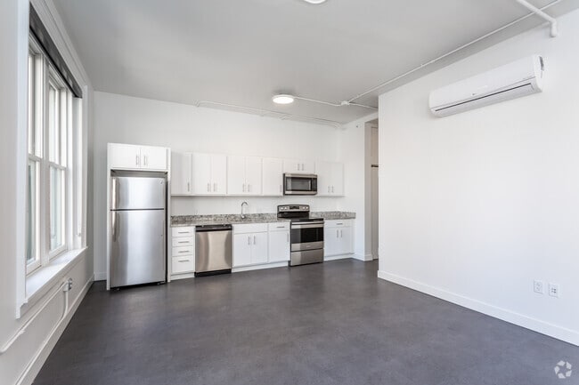 1BR 658 SF - Living Room