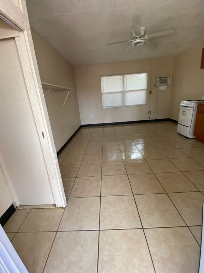 Photo - Studio Apartment