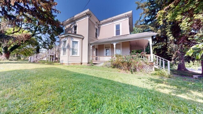 Building Photo - 313 W 4th St Unit 313 1/2 Rental