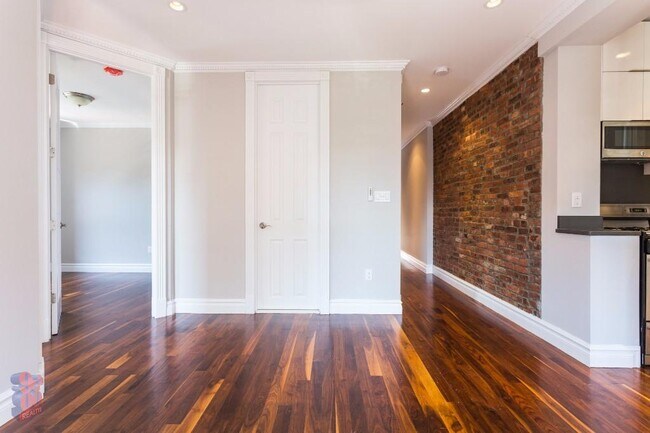 Photo - 1590 Lexington Ave Unidad 12