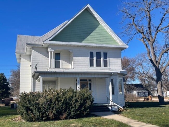 Building Photo - 705 6th Ave