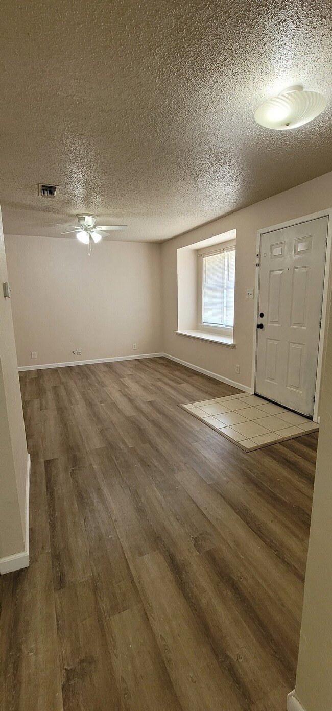 Photo - 728 N Main St