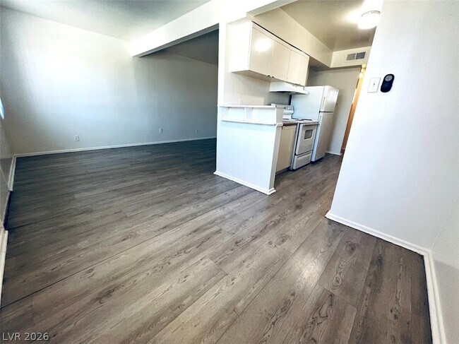 Photo - 3772 Royal Crest St Unidad 19