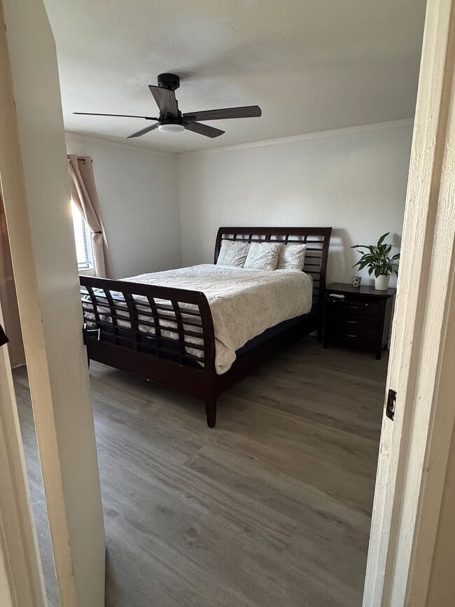 Cama queen - 12616 Lakeshore Dr Unidad 49