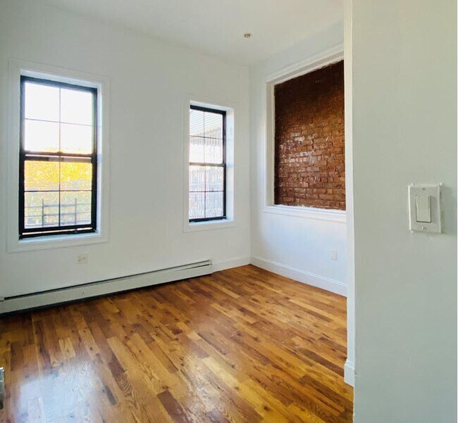 Photo - 220 Montauk Ave Unidad 2