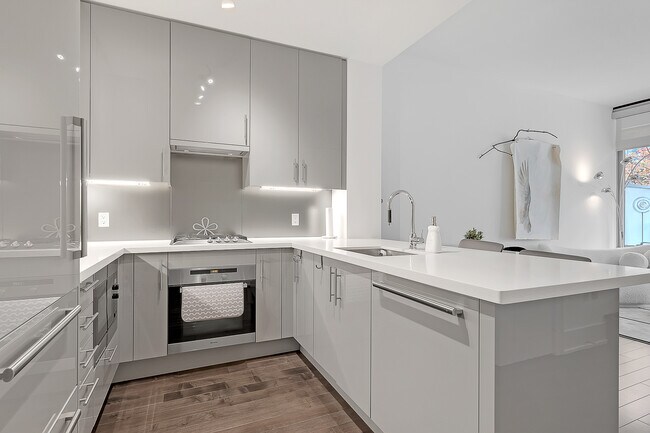 Photo - 39 Queens Quay E