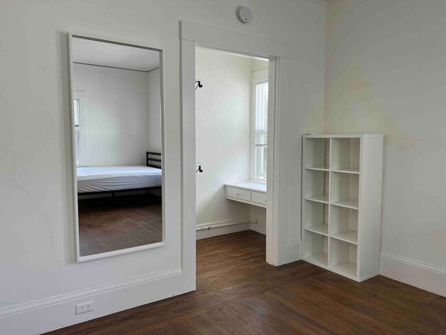 Photo - 1694 Oxford St Unidad B