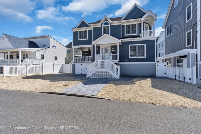 Photo - 229 2nd Ave