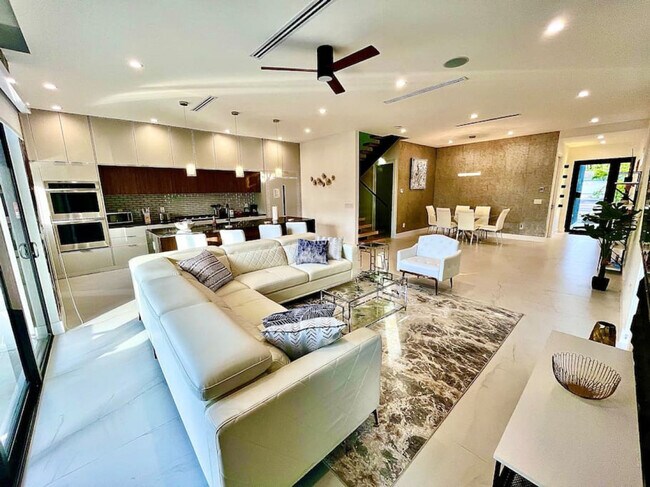 549 NE 14th Ave Unit SI ID1369642P