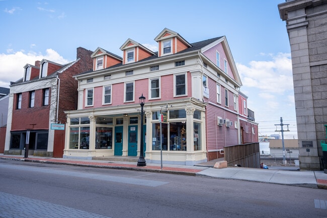 Photo - 138 Bank St