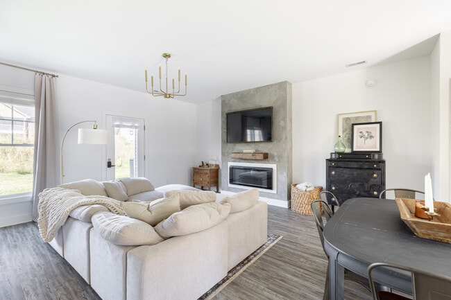 Photo - 71 Warwick Dr