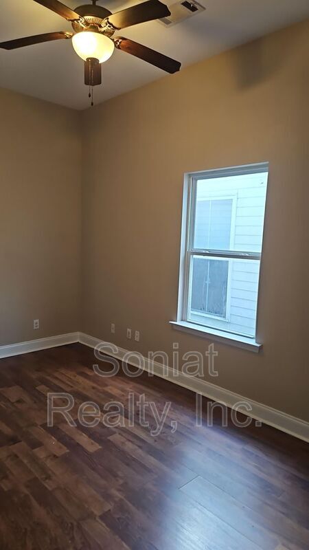 Photo - 4020 Baudin St
