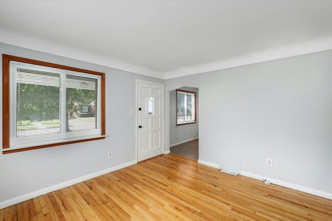 2011 E Hudson Ave