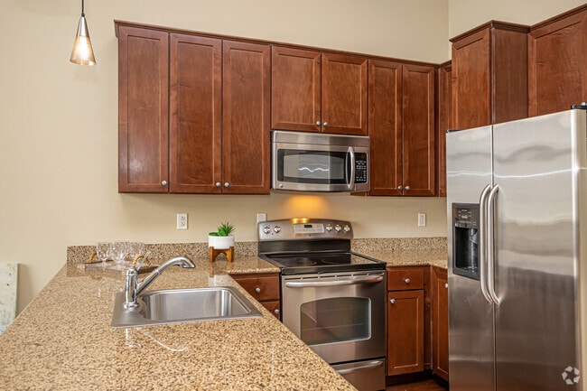 1BR, 1BA - 555SF