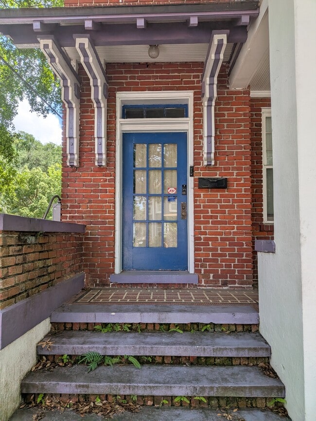 Photo - 146 W 6th St