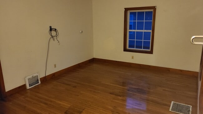 Building Photo - Main Down Rental