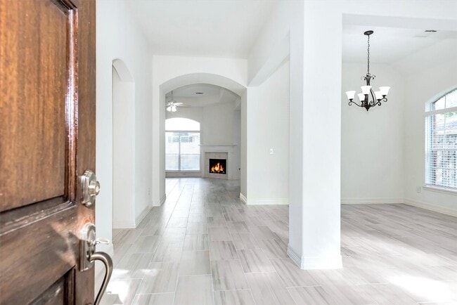 Photo - 130 W Stockbridge Landing Cir