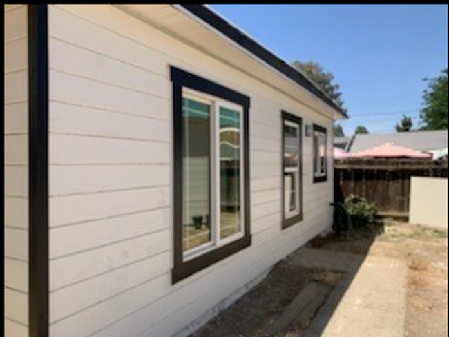 Buchanan Duplex - Buchanan Duplex Apartment Unit 260