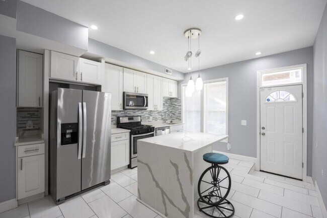 Building Photo - 10 N Ellwood Ave