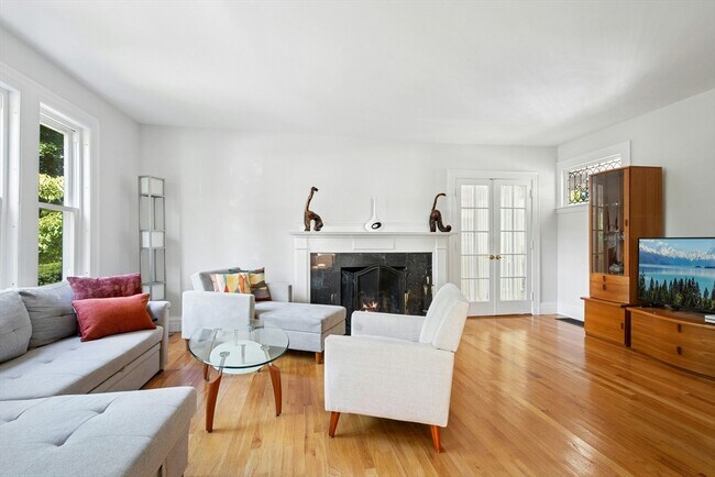 Photo - 231 Lagrange St