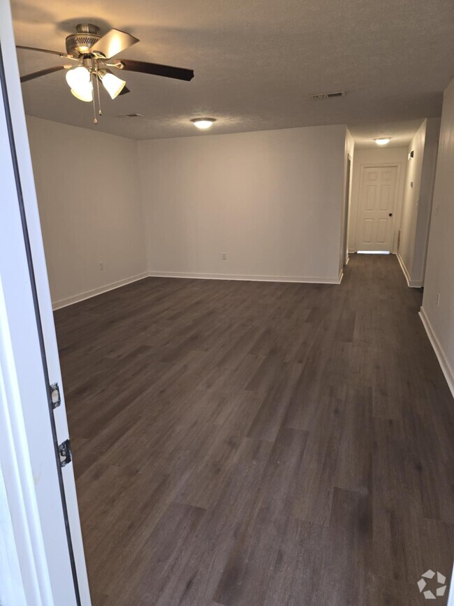 Building Photo - 108 Bent Creek Cir N Unit A Rental
