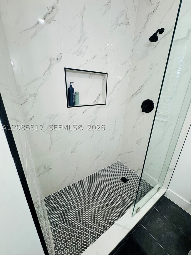 Photo - 850 SW 5th St Unit 2
