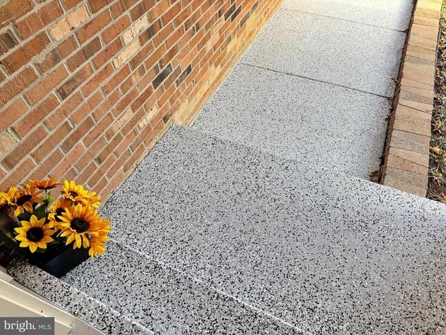 Photo - 401 Butternut Ct