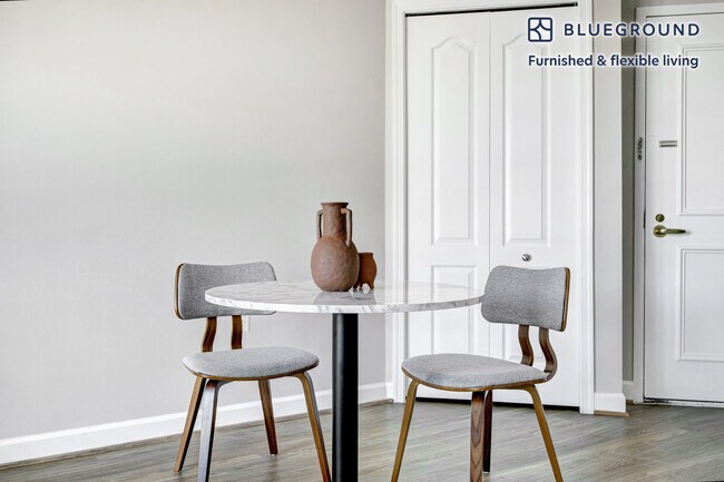 Photo - 2140 L St NW Unidad SI FL11-ID387