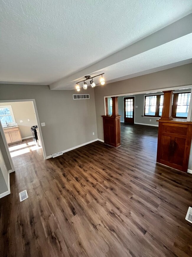 Photo - Charming 3 bedroom, 2 bathroom home in the...