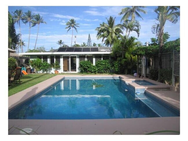 Building Photo - JULY 1, 2025 Large home with pool nestled ...