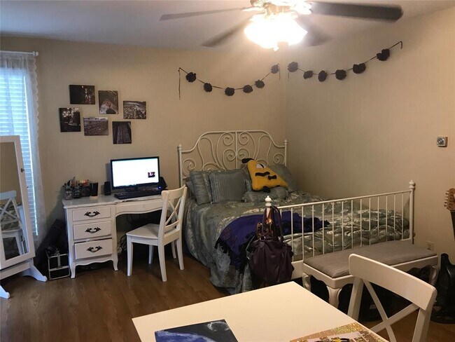 Photo - 1000 W 26th St Unit 112