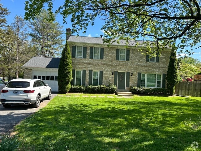 Building Photo - Potomac Village - 4 beds + 3.5 Baths, 3 fi... Rental